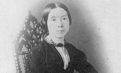 Emily Dickinson, vetmia krijuese e një shpirti të lirë, dhe poezia e saj e çuditshme që sfidoi rregullat dhe normat e letërsisë