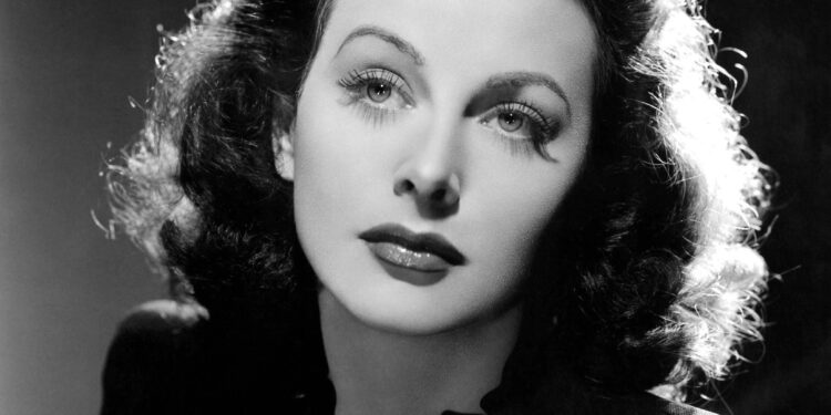 Ajo ishte Hedwig Kiesler, bota e njohu si Hedy Lamarr. Fytyra e saj e bëri të famshme. Shpikja e saj ndryshoi botën