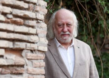 Hungarezi László Krasznahorkai, nobelisti që “e kthen ankthin njerëzor në poezi dhe kaosin në formë estetike”