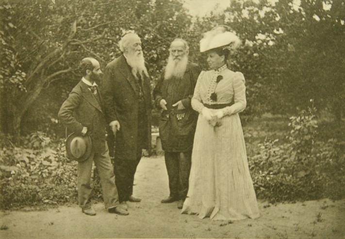 Leo Tolstoi dhe Sofia Andreevna me skulptorin Eliah Ginsburg (1859-1939) dhe kritikun Vladimir Stasov