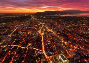 Kur Shkodrën e kall prenimi, dhe florini i dritave cyt çdo prag n’dehjen e solemnitetit të mramjes