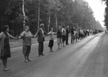 Zinxhiri njerëzor 700 kilometra për liri i “Rrugës Baltike”, solidariteti paqësor që hyri në histori