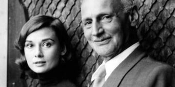 Audrey Hepburn dhe Otto Frank, babai i Anne Frankut, historia në thellësinë domethënëse të fotos
