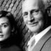 Audrey Hepburn dhe Otto Frank, babai i Anne Frankut, historia në thellësinë domethënëse të fotos