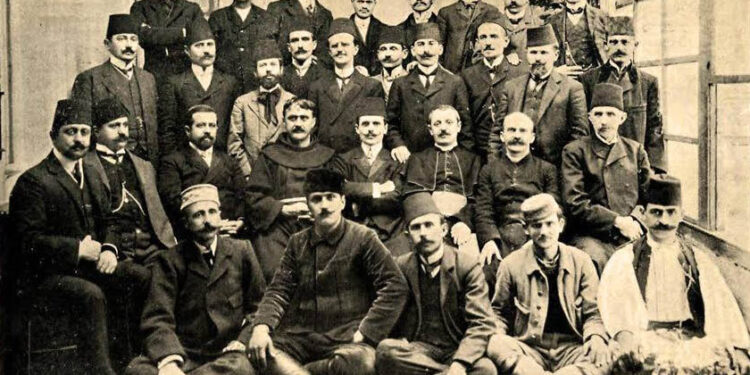 Cilët ishin delegatët e Kongresit te Manastirit, të ashtuquajturit Kongres i Alfabetit, 14 nëntor – 22 nëntor 1908