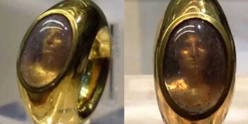 Një unazë unike e dedikuar nga nëna për djalin e saj, nga më të mahnitshmet e Romës së lashtë