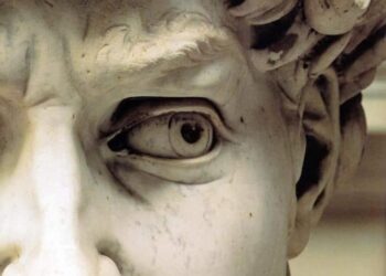 Syri i Davidit, porta e padukshme që sheh përtej mermerit, përtej kohës, përtej njeriut