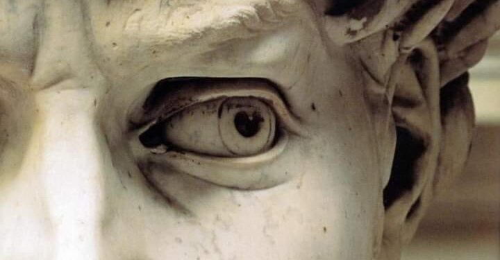 Syri i Davidit, porta e padukshme që sheh përtej mermerit, përtej kohës, përtej njeriut