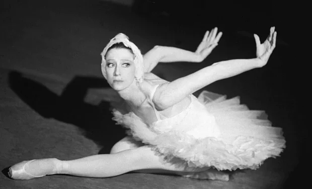 Balerina Maja Plisetskaja, një jetë të tërë, duke shprehur përmes vallëzimit një akt të panënshtrueshëm lirie