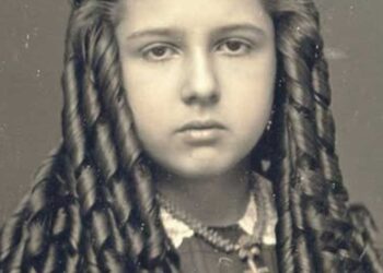 12-vjeçarja që mbeti anonim, por i dha një zë të vërtetë estetikës viktoriane të modës së flokëve dhe përkushtimit të një babai