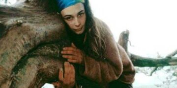 Akti i sakrificës së Julia Butterfly Hill, 23-vjeçares që hyri në histori si thirrje për mbrojtjen e natyrës