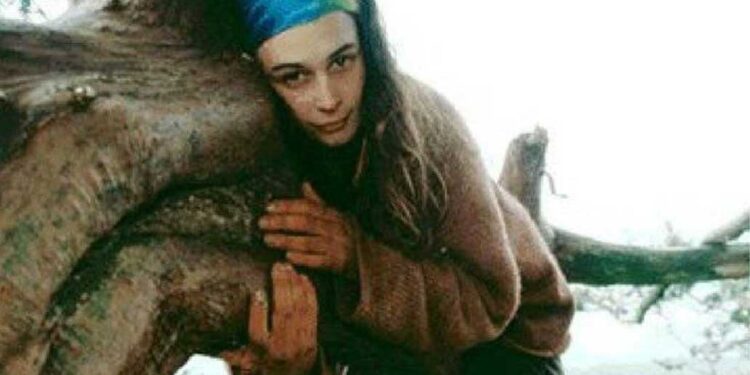 Akti i sakrificës së Julia Butterfly Hill, 23-vjeçares që hyri në histori si thirrje për mbrojtjen e natyrës