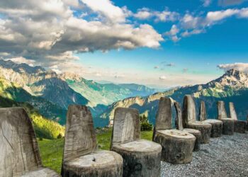 Fronet e “Perëndive” në lartësitë e Qafë Thores, qielloren e bukurive të perëndishme të natyrës shqiptare