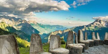 Fronet e “Perëndive” në lartësitë e Qafë Thores, qielloren e bukurive të perëndishme të natyrës shqiptare