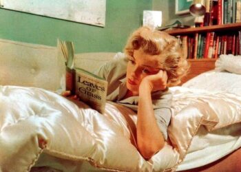 Marilyn Monroe jo vetëm një yll, por edhe shkëlqimi i një shpirti që u skalit në pasionin për poezinë dhe letërsinë
