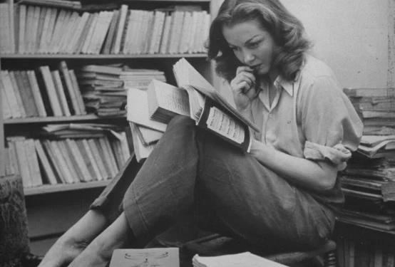 Sylvia Plath, mendja e bukur e ndriçuar nga flaka që e dogji nga brenda