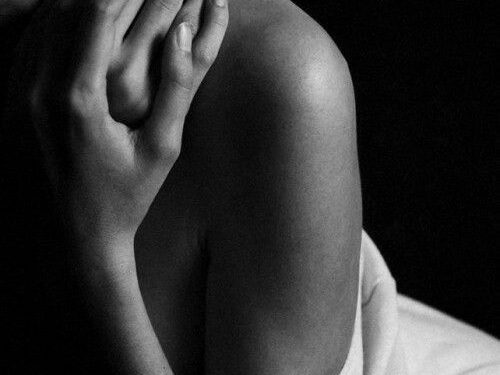 Alarmi i Umberto Galimberti: Dashuria, një emocion që digjet dhe fiket si një shkëndijë e çastit