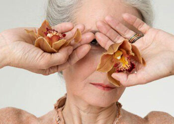 Mëngjeset e stuhishme të gruas në muzgun e moshës… nuk janë një devijim nga rruga, por vetë rruga