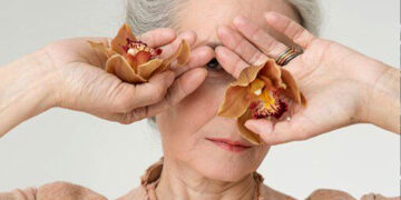 Mëngjeset e stuhishme të gruas në muzgun e moshës… nuk janë një devijim nga rruga, por vetë rruga