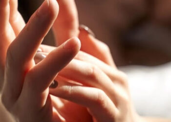 Jemi prekje, që thërret thellësive të epjes së përjetimit për të na hedhur në krahët e stuhisë së ndijimeve