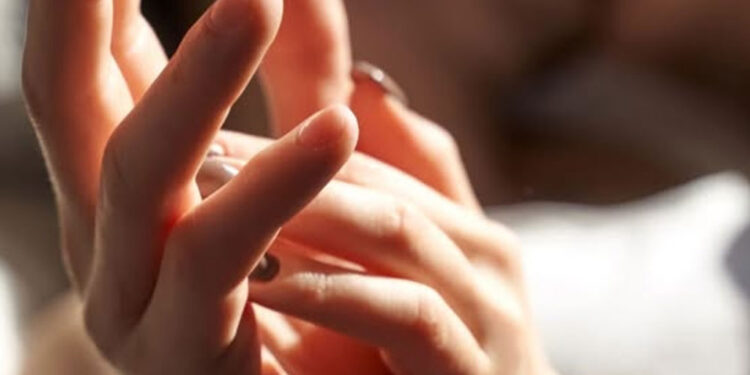 Jemi prekje, që thërret thellësive të epjes së përjetimit për të na hedhur në krahët e stuhisë së ndijimeve