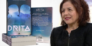 “Drita” e Mimoza Hafizit, ku fotonet kalojnë përmes thjerrëzave të shpirtit, për t’i dhënë kuptimsi qenies