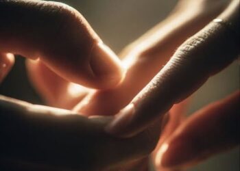 Të qenit i butë nuk të bën prej plasteline por prej shkëmbi, duke lejuar jetën të skaliti në ty statujën e heroit