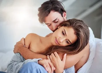 Gratë ndjejnë, meshkujt kërkojnë? Kur zemra dhe trupi nuk flasin të njëjtën gjuhë