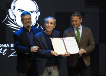 Zija Çela nderohet me Çmimin Mbarëkombëtar Letrar “At Zef Pllumi” për veprën “Koka mbi katror”