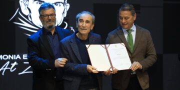 Zija Çela nderohet me Çmimin Mbarëkombëtar Letrar “At Zef Pllumi” për veprën “Koka mbi katror”