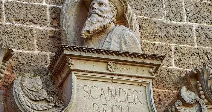 Basorelievi i Gjergj Kastrioti Skënderbeu në Castello de Monti, Pulia, një prani që tejkalon gurin dhe kohën