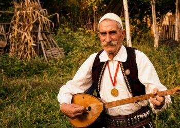 Dervish Shaqa, rapsodi që skaliti monumentin e tij me zë dhe tingull, shpirt dhe qëndresë