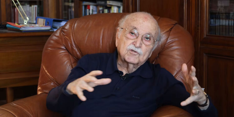 Një ditë në shtëpinë e Aleksandër Meksit, studiuesit që bëri gurët të flasin dhe përkatësinë të dëshmojë