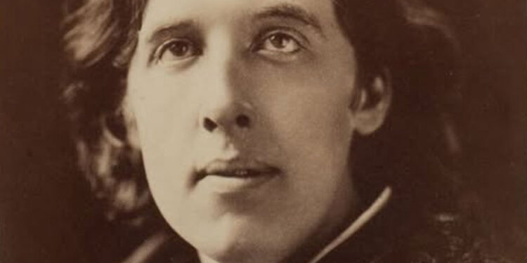 Oscar Wilde: Vetëm ata që e kanë prekur bukurinë dhe trishtimin, meritojnë të jenë pranë nesh