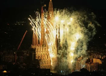 Sagrada Familia, 144 vite për të mbërritur në qiell, Kulla e Jezu Krishtit kurorëzon ëndrrën e Antoni Gaudít