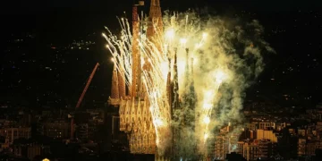 Sagrada Familia, 144 vite për të mbërritur në qiell, Kulla e Jezu Krishtit kurorëzon ëndrrën e Antoni Gaudít