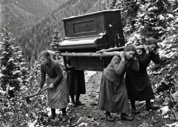 Historia e shndërruar në legjendë e 3 motrave që mbajtën në krahë një piano për 27 kilometra, që e ëma të vdiste në shtëpi në magjinë e tingujve
