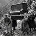 Historia e shndërruar në legjendë e 3 motrave që mbajtën në krahë një piano për 27 kilometra, që e ëma të vdiste në shtëpi në magjinë e tingujve