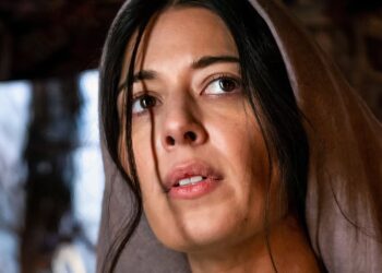 Elizabeth Tabish, aktorja që gjeti shpëtimin dhe pranoi Hirin Hyjnor duke luajtur Maria Magdalenën në serialin “The Chosen”