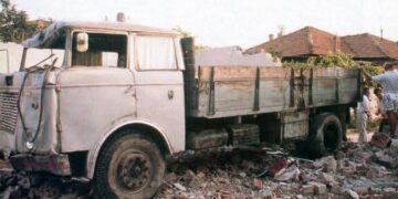 2 Korriku 1990, kur kapërcimi i mureve të ambasadave, ishte sprovë nëse mund të fluturonim qiejve të lirisë