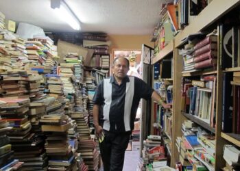 José Alberto Gutiérrez, shoferi i kamionit të mbeturinave që shpëtoi librat e flakur dhe e shndërroi shtëpinë në një bibliotekë për të varfrit