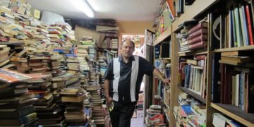 José Alberto Gutiérrez, shoferi i kamionit të mbeturinave që shpëtoi librat e flakur dhe e shndërroi shtëpinë në një bibliotekë për të varfrit