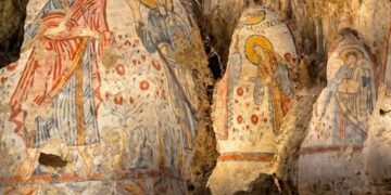 “Kripta e Mëkatit Origjinal” në Matera, Itali, kryevepra e fshehur në errësirën e shpellës dhe harrimit